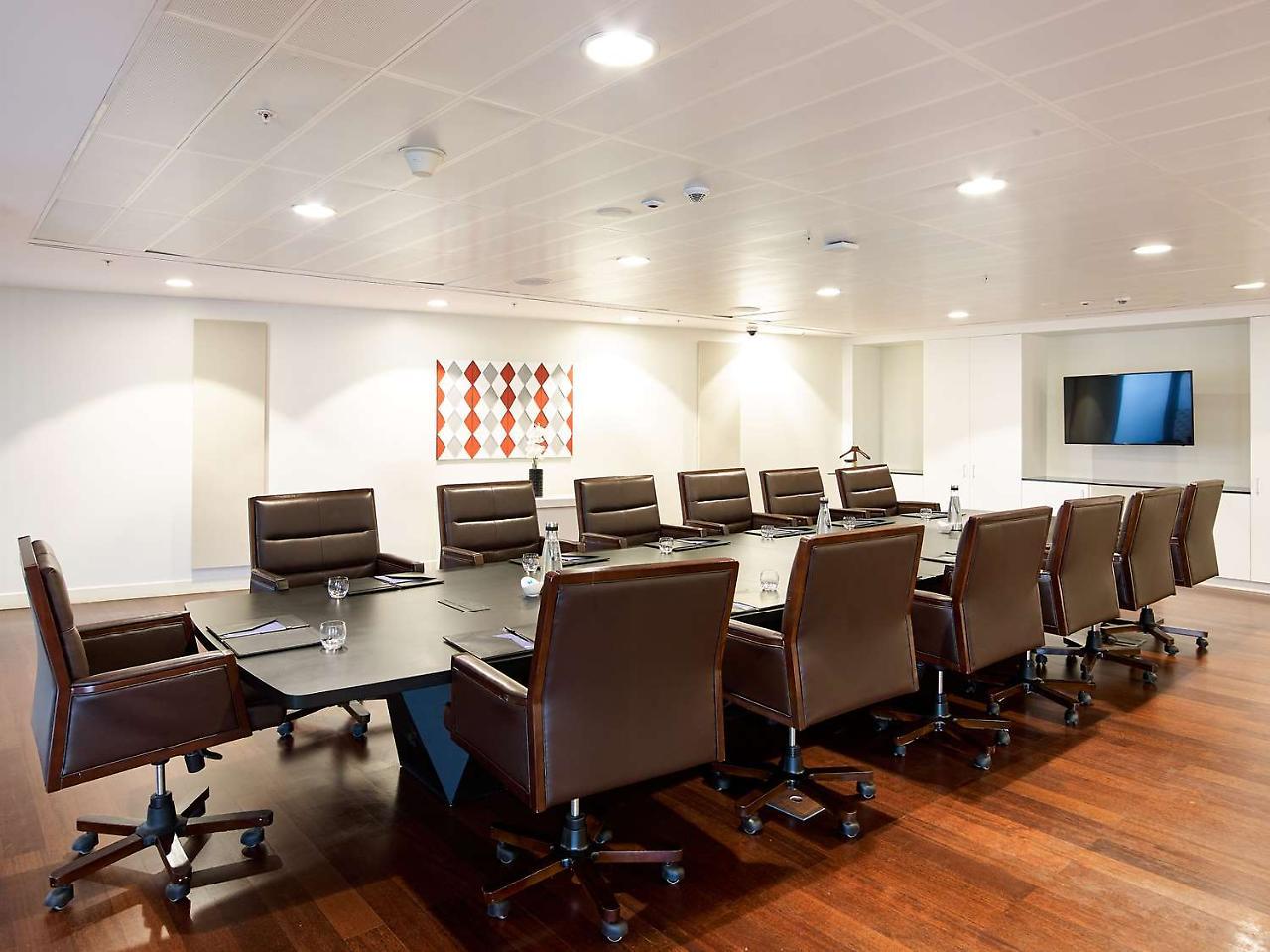 Radisson Blu Hotel & Convention Centre คิกาลี ภายนอก รูปภาพ Boardroom at the London office