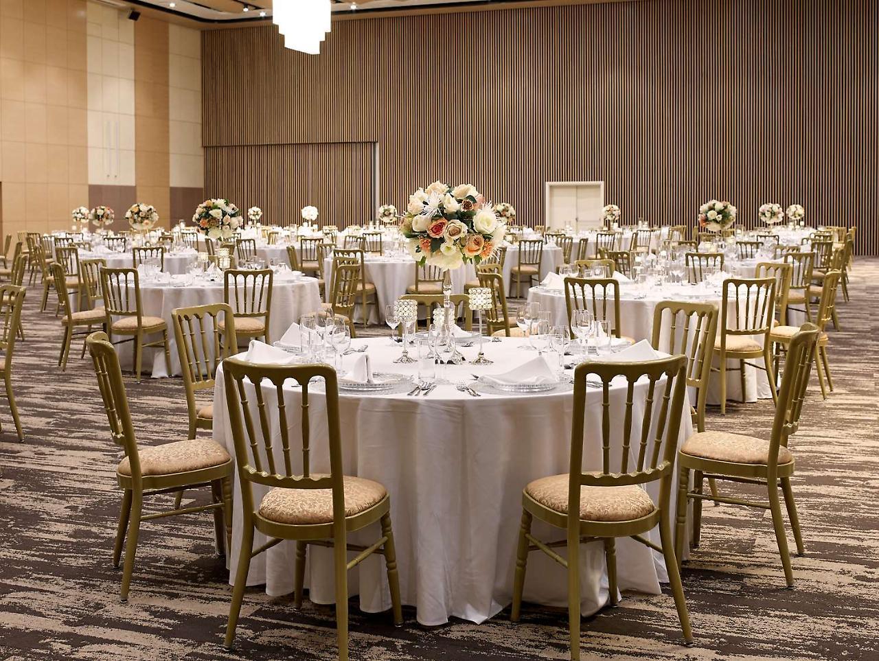 Radisson Blu Hotel & Convention Centre คิกาลี ภายนอก รูปภาพ Banquet hall