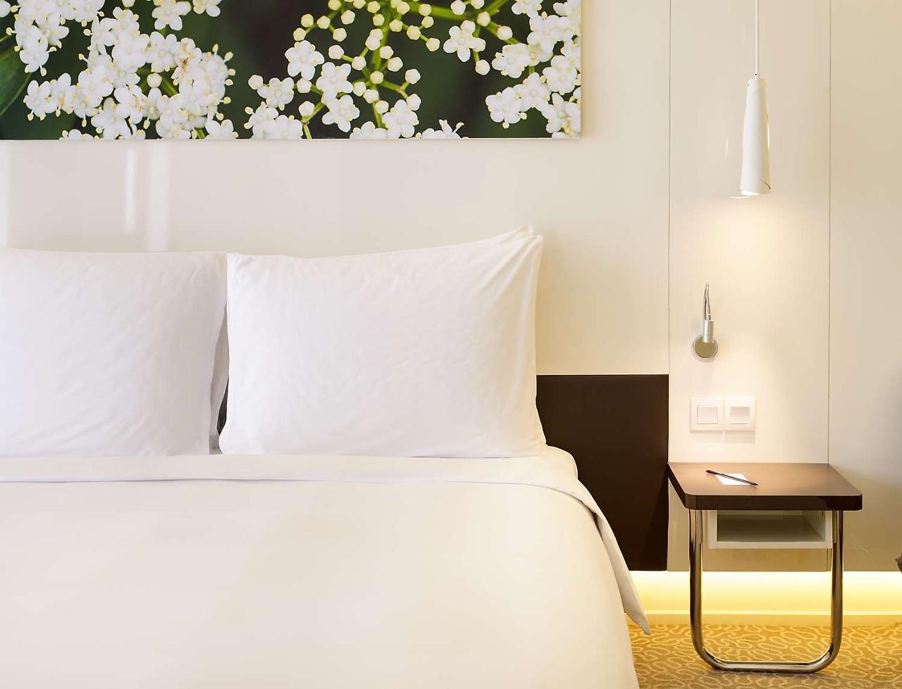 Radisson Blu Hotel & Convention Centre คิกาลี ภายนอก รูปภาพ A room at the hotel