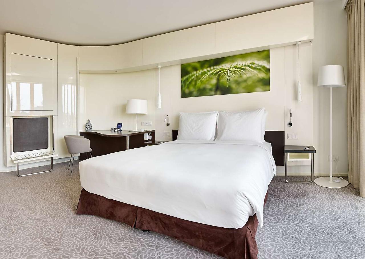 Radisson Blu Hotel & Convention Centre คิกาลี ภายนอก รูปภาพ Suite