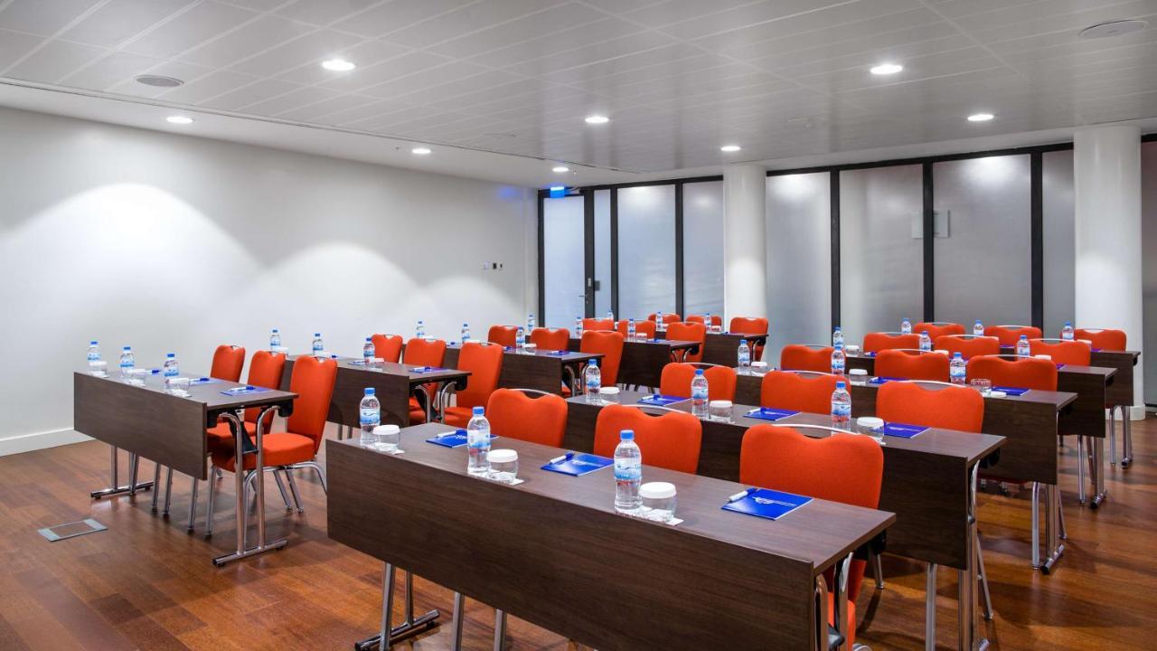 Radisson Blu Hotel & Convention Centre คิกาลี ภายนอก รูปภาพ Meeting room