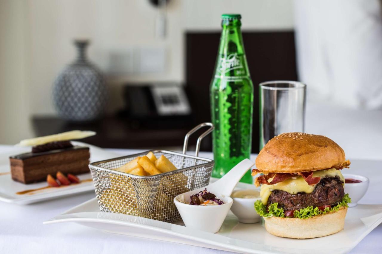Radisson Blu Hotel & Convention Centre คิกาลี ภายนอก รูปภาพ A bottle of Sprite